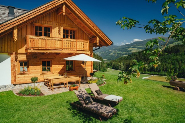 Exklusiver, romantischer Urlaub im Almchalet im Sommer