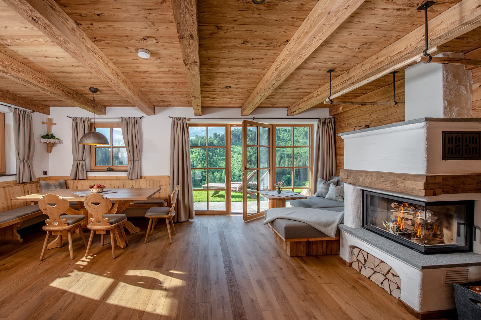 Wohnbereich Luxus-Almchalet Linharterhof