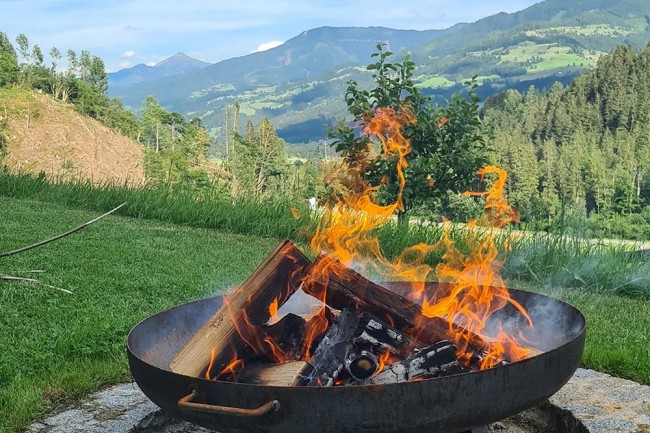 Blick vom Lagerfeuer über das Ennstal