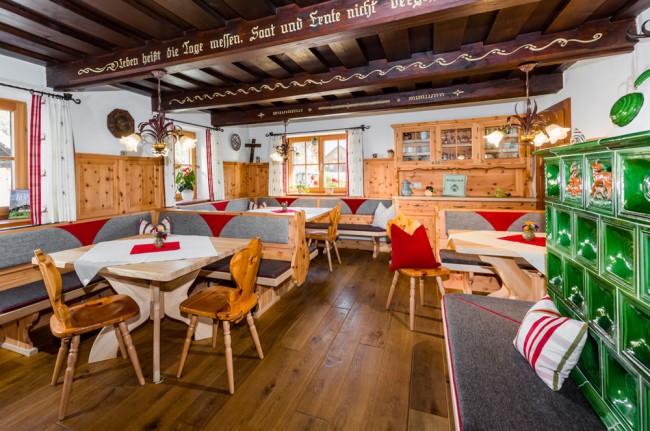 Traditionelle Bauernstube am Linharterhof als Ausdruck unserer b&auml;uerlichen Wurzeln und gelebten Tradition